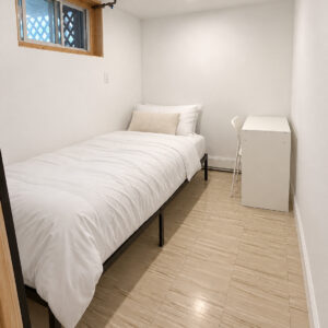 Chambre 8 – 116 Rue Gravel, Montréal, QC H8R 1X5