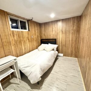 Chambre 8 - 116 Rue Gravel, Montréal, QC H8R 1X5