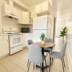 5584 Rue Hadley, Montréal, QC H4E 3M7