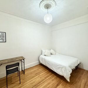 Chambre 2 - 703 Rue de Cadillac, Montréal, QC H1N 2T2