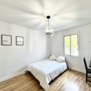 Chambre 3 - 2725 Rue Taillon, Montréal, QC H1L 4J9