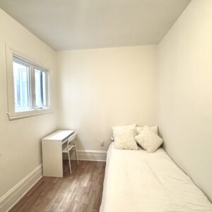 Chambre 4 - 3822 Rue Evelyn, Montréal, QC H4G 1P6