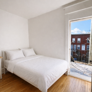 Chambre 1- 3816 Rue Evelyn, Montréal, QC H4G 1P6