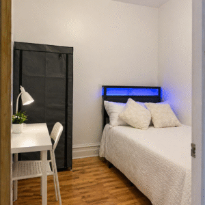 Chambre 2 - 1638 Rue Cuvillier, Montréal, QC H1W 3A1