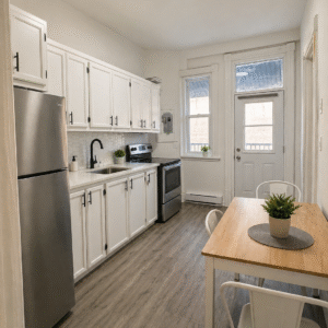 Chambre 2 – 2011 Rue De Bullion, Montréal, QC H2X 2Z7