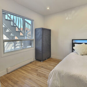 Chambre 1- 116 Rue Gravel, Montréal, QC H8R 1X5