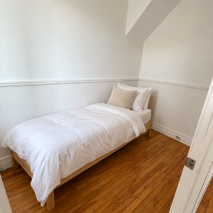 Chambre 5 – 703 Rue de Cadillac, Montréal, QC H1N 2T2