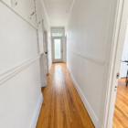 Couloir de l’appartement au 703 rue de Cadillac.
